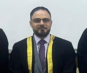 معاون عميد. كلية الطب للشؤون العلمية عضواً في لجنة  مناقشة  اطروحة دكتوراة  في جامعة بغداد