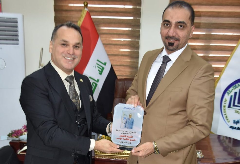 مساعد رئيس الجامعة العراقية للشؤون الادارية يزور كلية الطب ويلتقي بعميدها