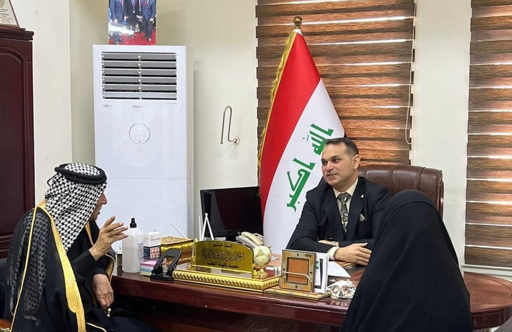 جانب من المقابلات الاسبوعية  التي يجريها عميد كلية الطب