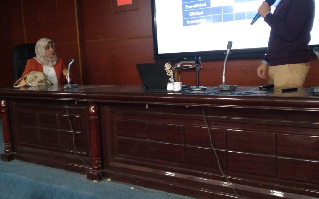 عميد كلية الطب يلتقي بالطلبة الجدد للترحيب بهم وتعريفهم بجدول الدراسات