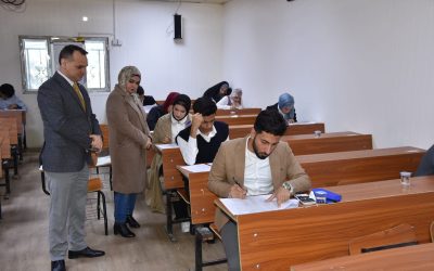 عميد كلية الطب يتفقد سير امتحانات نصف السنة لطلبة المرحلة الاولى