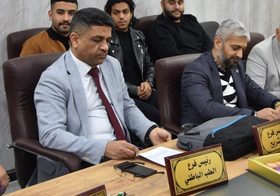 عميد كلية الطب يلتقي ممثلي طلبة الكلية ويناقش معهم استحداث نادي طلابي الكتروني
