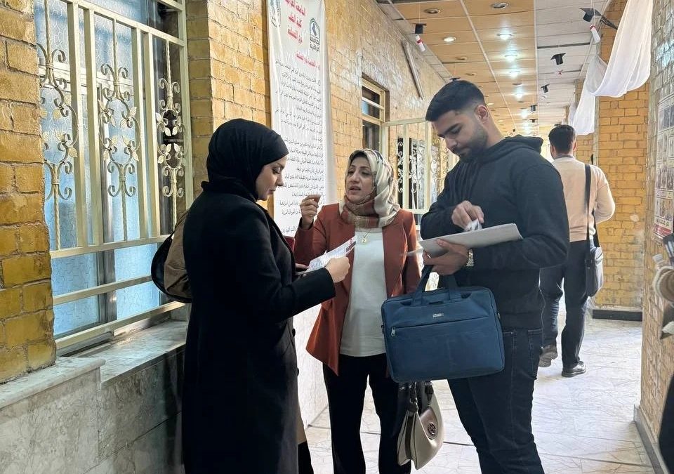 مكافحة الابتزاز الالكتروني حملة توعية ميدانية نظمتها كلية الطب