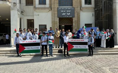 نظمت كلية الطب بكافة ملاكاتها التدريسية والادارية والطلابية  وقفة تضامنيه مع الشعب الفلسطيني