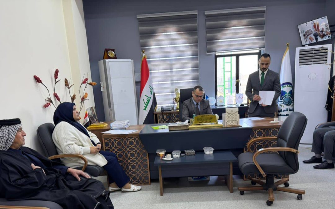 جانب من اللقاءات الأسبوعية التي يعقدها عميد كلية الطب في الجامعة العراقية