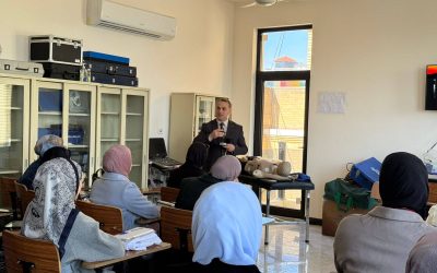 تدريب عملي لطلبة المرحلة الخامسة في كلية الطب بإشراف السيد عميد الكلية على استخدام السونار للمسالك البولية