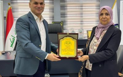 كلية الطب في الجامعة العراقية تكرّم الدكتورة كريمة الصالحي بدرع الإبداع والتميز