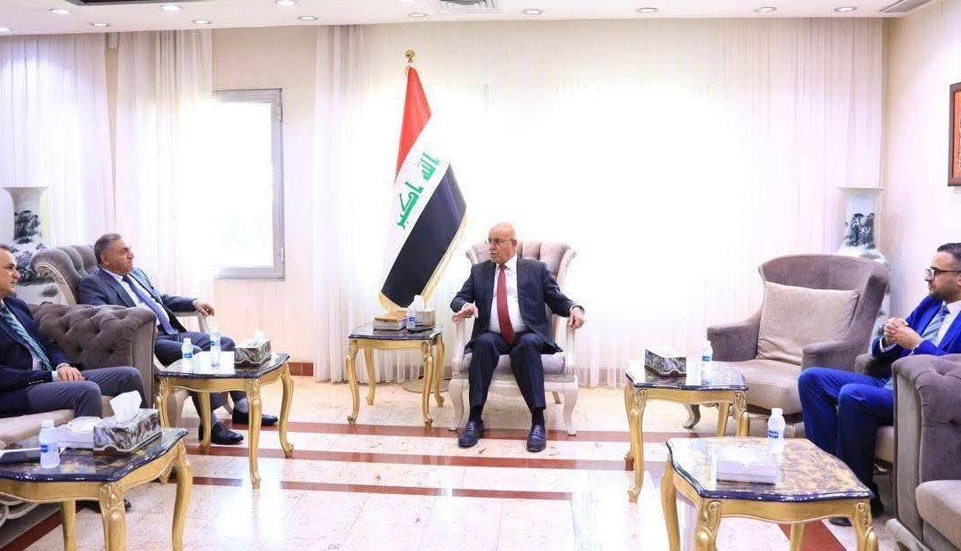 رئيس الجامعة العراقية وعميد كلية الطب يلتقون وزير الصحة لتعزيز التعاون المشترك