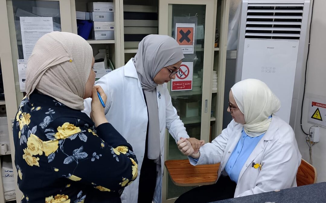 كلية الطب تجري الاختبار العملي لفحص الفعاليات الحيوية لجسم الانسان وقراءة التخطيط الكهربائي للقلب