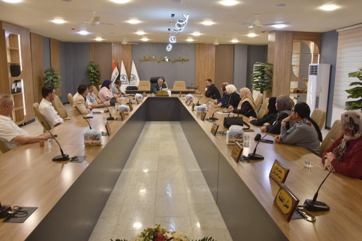 مجلس كلية الطب يعقد جلسته الاستثنائية الأولى للعام الدراسي 2026-2027